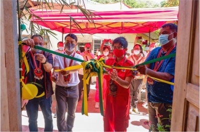 DSWD Assistant Secretary Rhea B. Peñaflor cuts the ceremonial ribbon to officially open the isolation facilities.