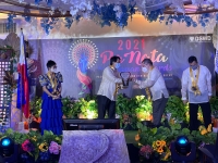 Pandan, Cantanduanes Mayor Honesto C. Tabligan II receives the award for Model LGU implementing KALAHI CIDSS